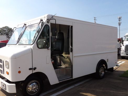 Used 2014 Ford E-350 and Econoline 350 Super Duty w/ A/C Prep Package RWD image 4