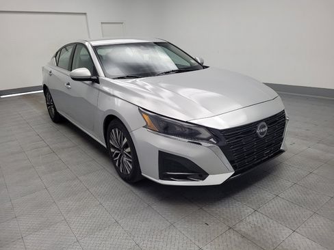 Used 2023 Nissan Altima 2.5 SV FWD image 13