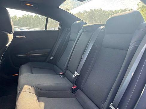 Used 2019 Dodge Charger SXT RWD image 11