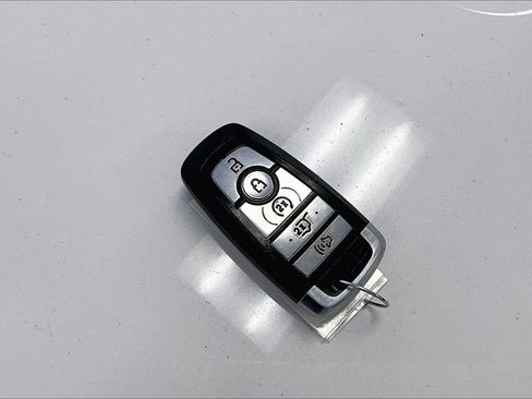 Used 2022 Ford Explorer XLT w/ Equipment Group 202A image 9