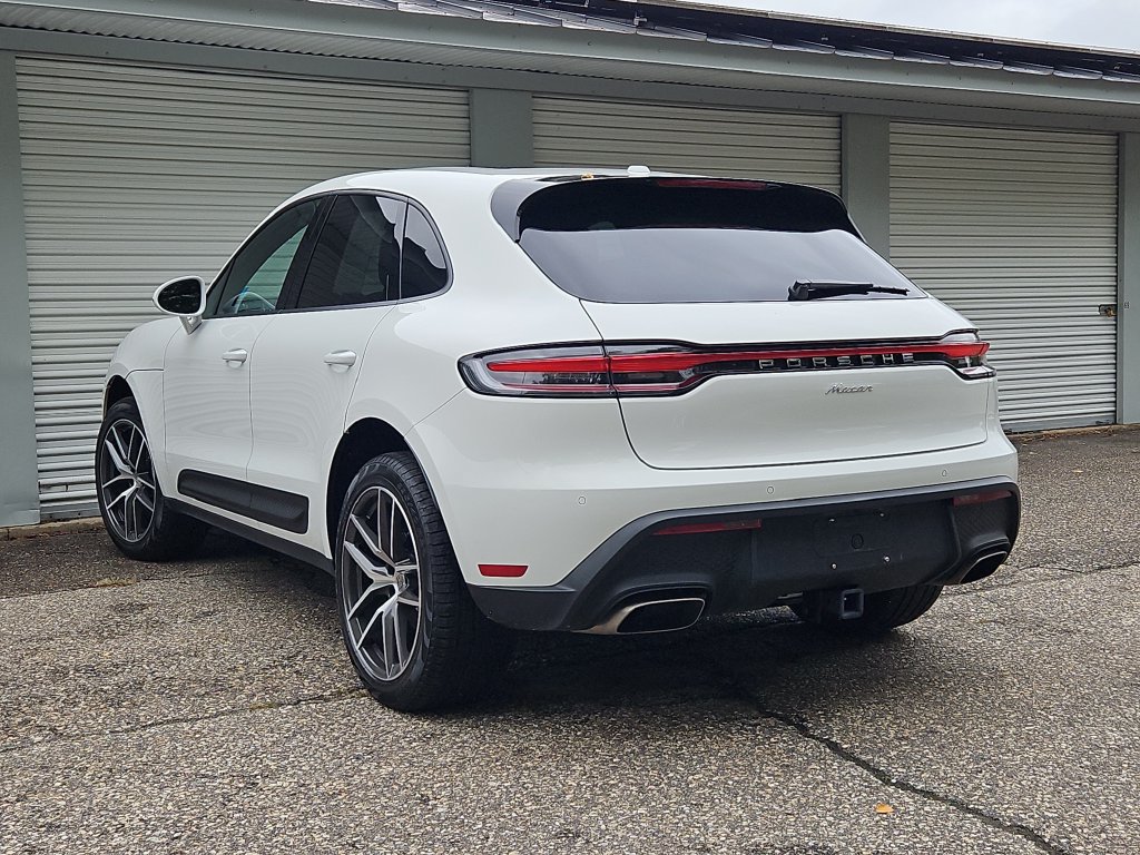 Certified 2026 Porsche Macan AWD/4WD image 3