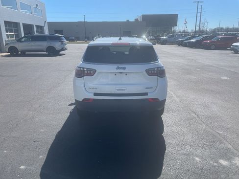 Used 2025 Jeep Compass Latitude AWD/4WD image 5