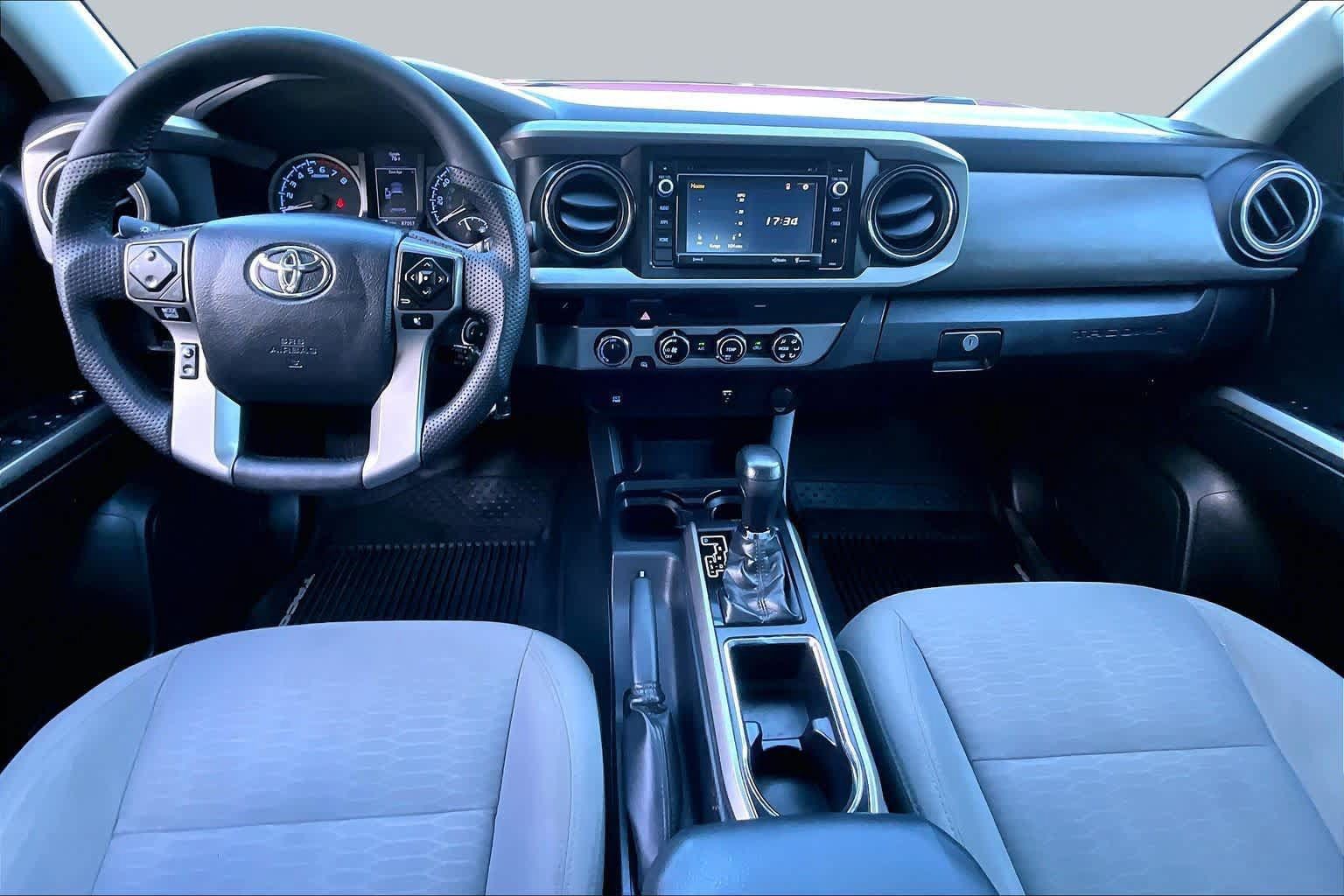 Certified 2016 Toyota Tacoma SR5 AWD/4WD image 14