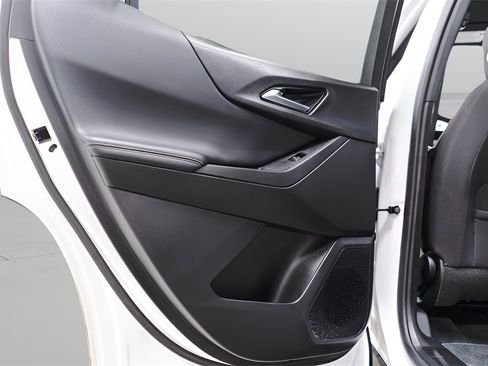 Used 2025 Chevrolet Equinox LT image 30