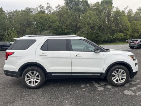 Used 2018 Ford Explorer XLT w/ Equipment Group 202A image 2