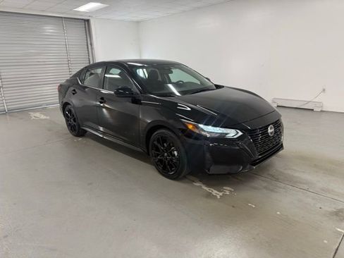 New 2025 Nissan Sentra SR w/ Midnight Edition image 2