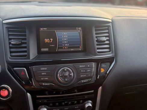 Used 2013 Nissan Pathfinder SV image 8