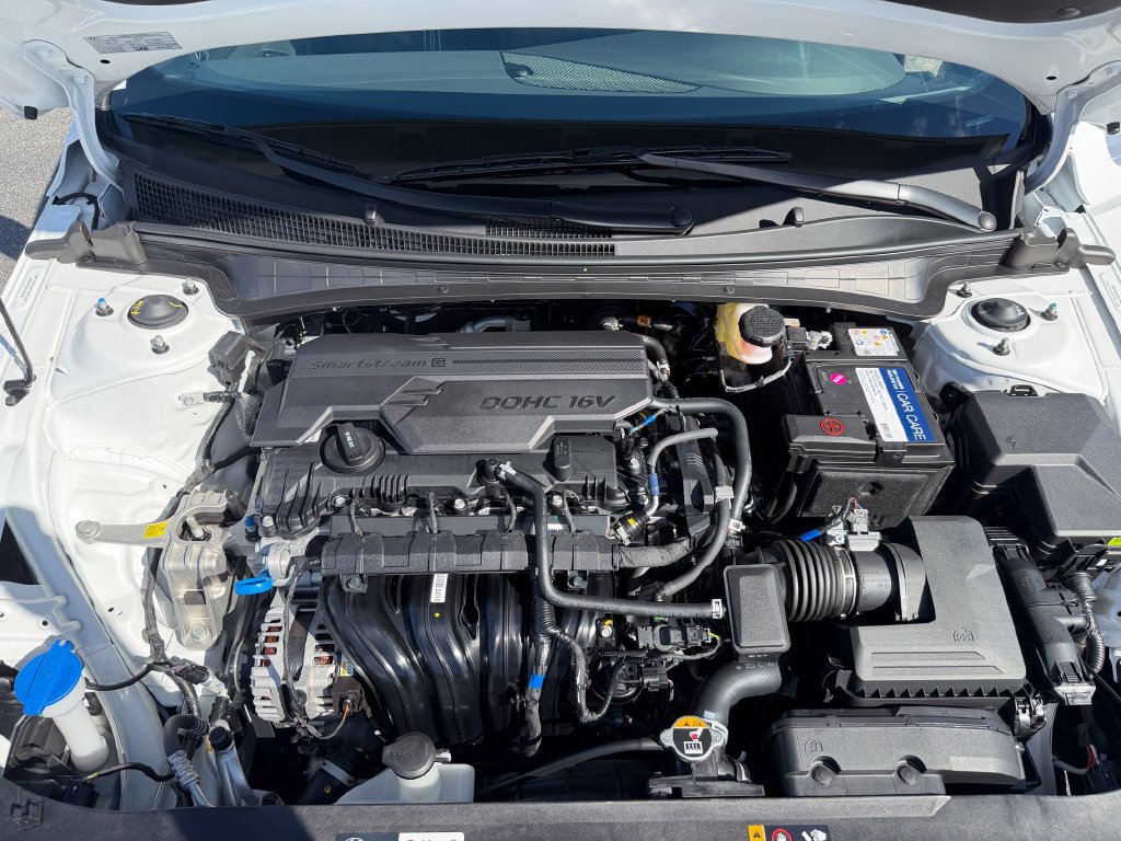 Used 2025 Hyundai Elantra Sport FWD image 14