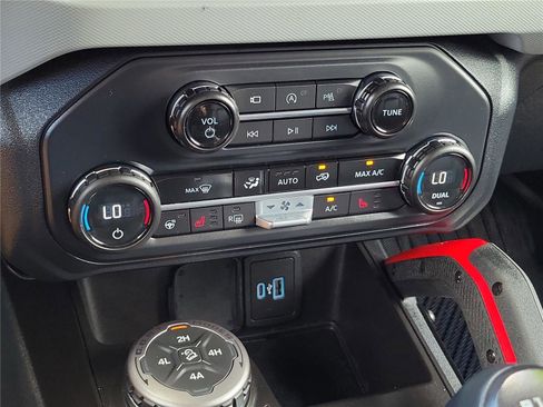 Used 2023 Ford Bronco Badlands AWD/4WD image 29