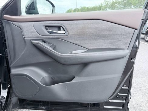 Used 2021 Nissan Rogue SV image 32