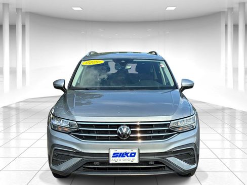 Used 2022 Volkswagen Tiguan SE AWD/4WD image 2