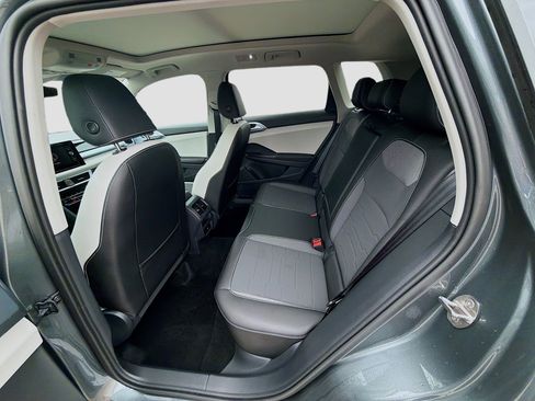 Certified 2025 Volkswagen Taos SE image 23