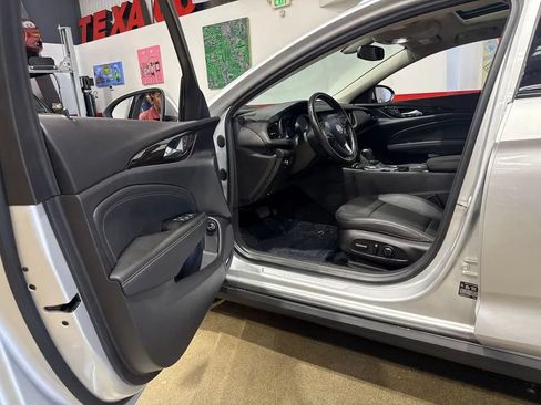 Used 2018 Buick Regal Essence w/ Sights and Sounds Package AWD/4WD image 91