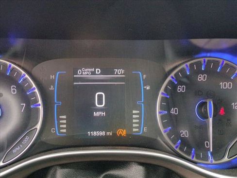 Used 2017 Chrysler Pacifica Touring-L image 9