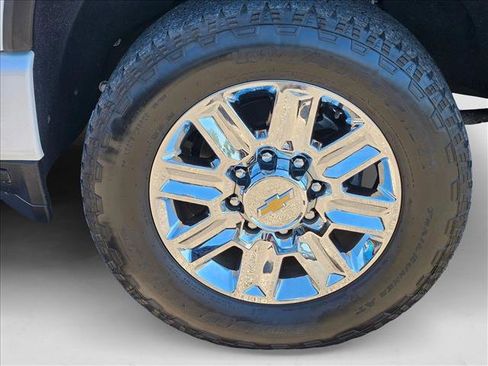 Used 2023 Chevrolet Silverado 2500 High Country w/ Z71 Off-Road Package image 23