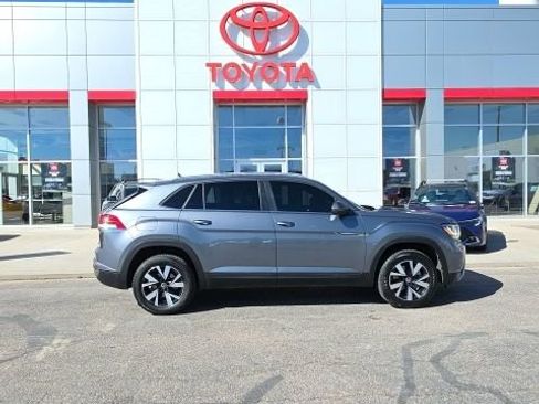 Used 2022 Volkswagen Atlas Cross Sport SE image 5