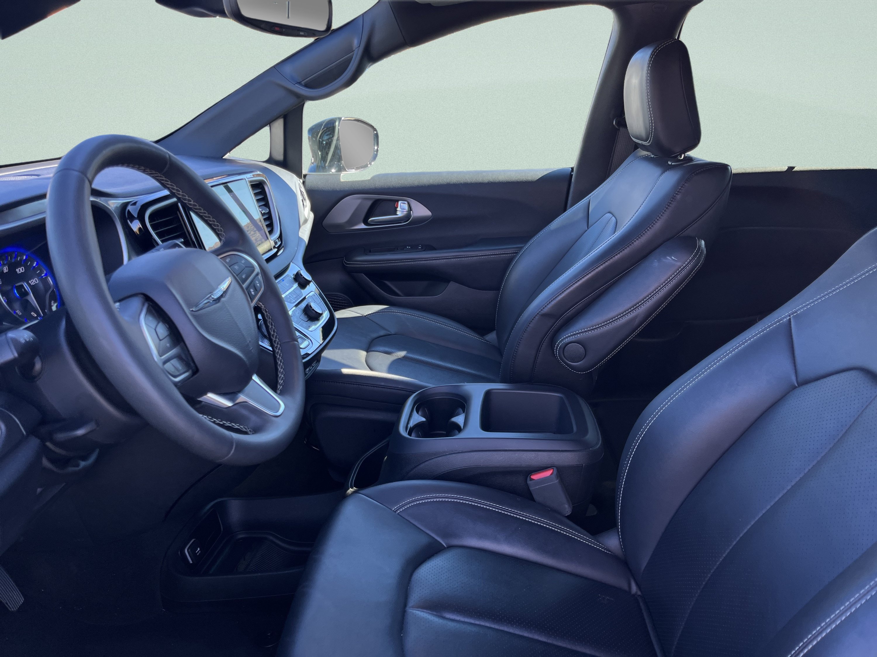 Used 2025 Chrysler Pacifica Select FWD image 12
