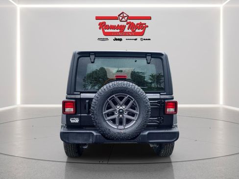 Used 2025 Jeep Wrangler Unlimited Sport AWD/4WD image 4
