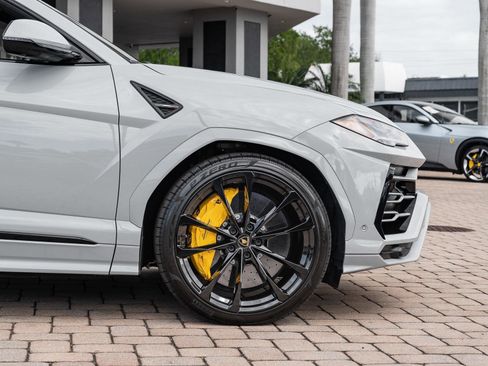 Used 2022 Lamborghini Urus AWD/4WD image 28