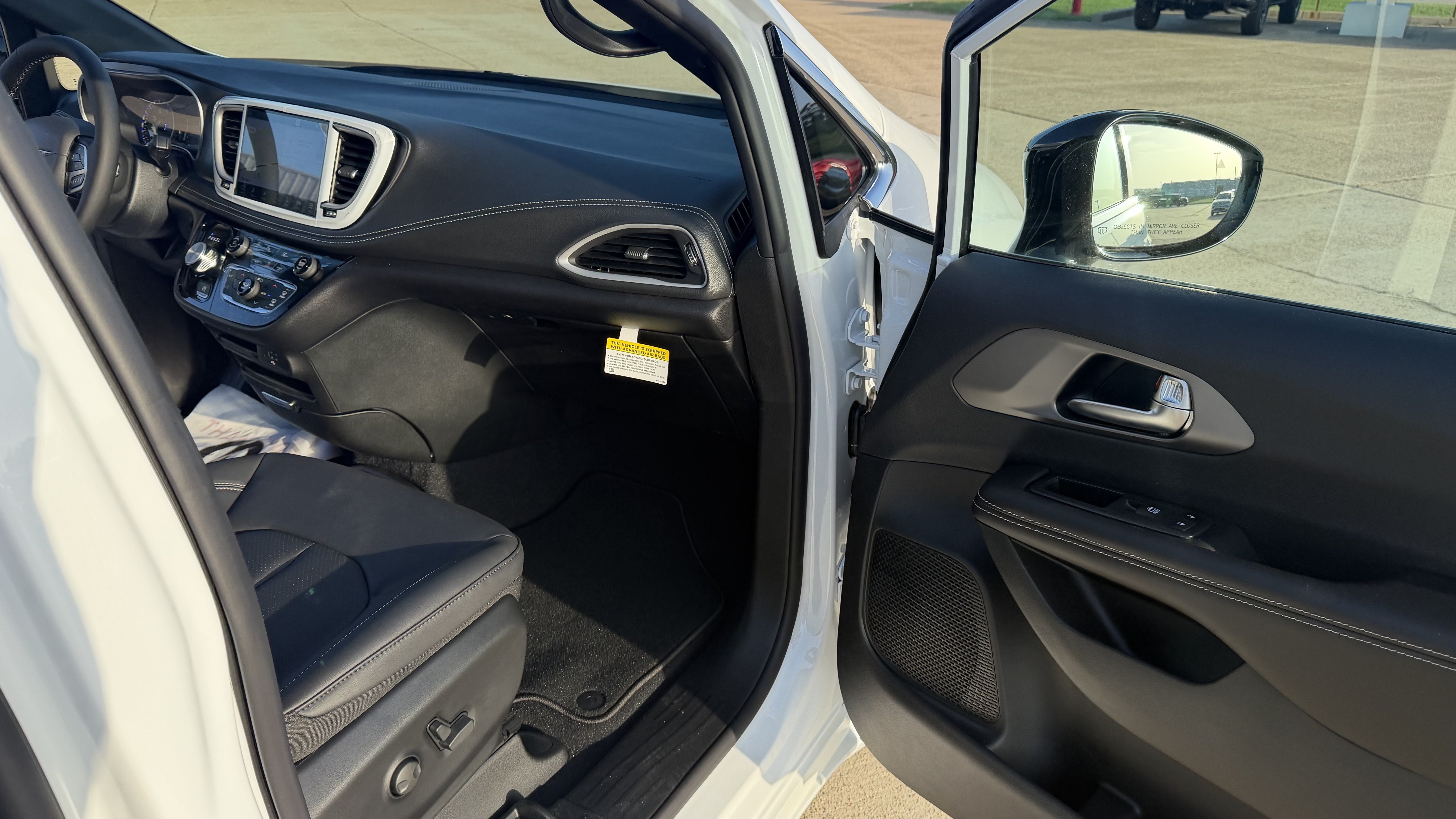 New 2027 Chrysler Pacifica Select w/ Family Tech Group FWD image 27