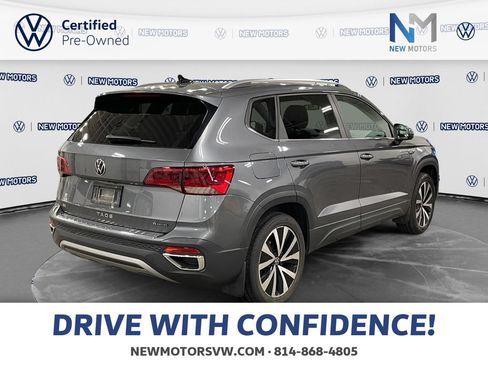Used 2023 Volkswagen Taos SE w/ Panoramic Sunroof Package AWD/4WD image 5