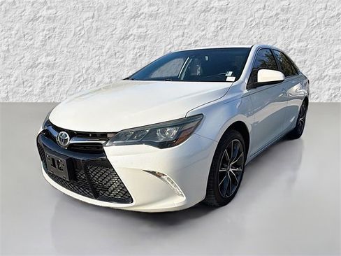 Used 2017 Toyota Camry XSE image 7