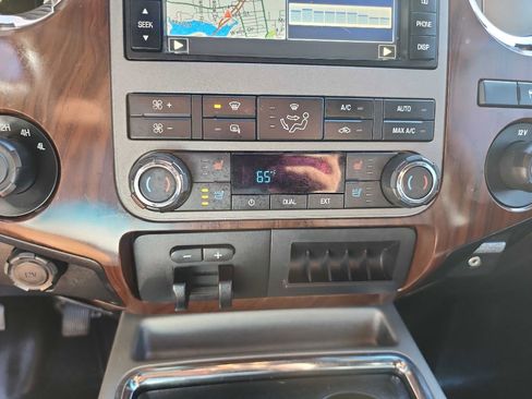 Used 2011 Ford F250 Lariat w/ Lariat Interior Pkg AWD/4WD image 28