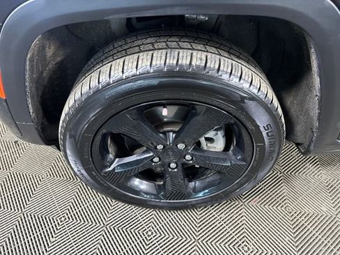 Used 2024 Jeep Grand Cherokee L Altitude image 10