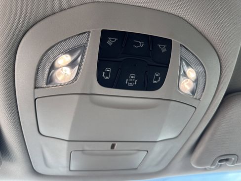 Used 2023 Chrysler Pacifica Touring-L FWD image 25