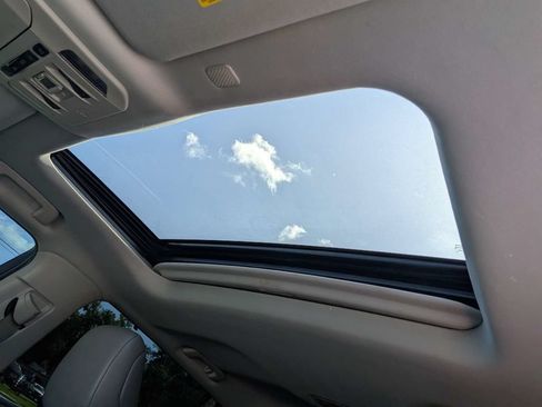 Used 2022 Toyota Highlander XLE FWD image 24