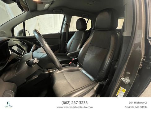 Used 2022 Chevrolet Trax LT w/ LT Convenience Package image 9
