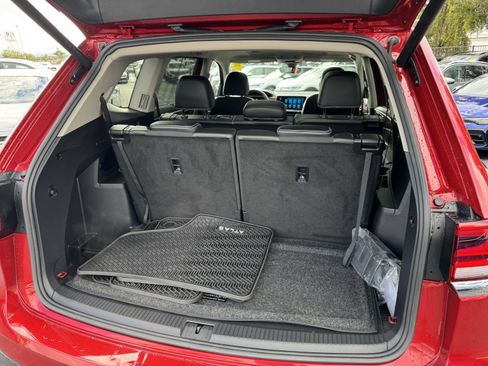 Used 2025 Volkswagen Atlas SE image 40