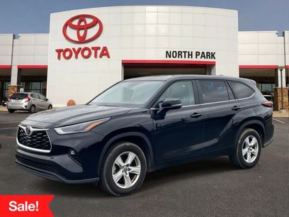 Used 2025 Toyota Highlander LE