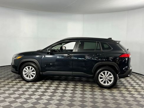 Used 2025 Toyota Corolla Cross LE image 10