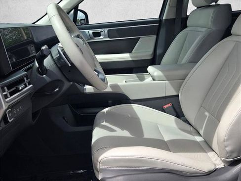 Used 2024 Hyundai Santa Fe SEL FWD image 18