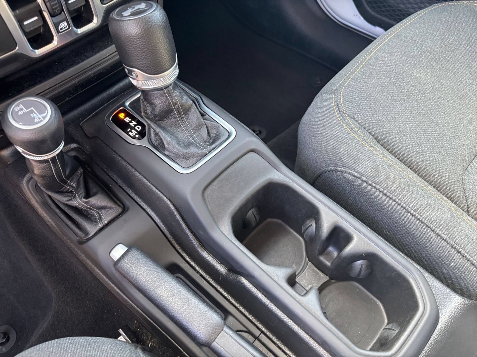 Used 2025 Jeep Wrangler Unlimited Sport AWD/4WD image 39