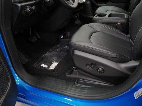 New 2026 Chrysler Pacifica Select image 28