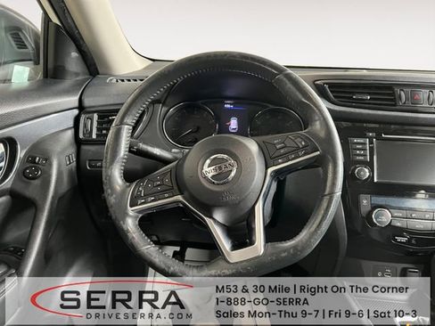 Used 2018 Nissan Rogue SV w/ Premium Package AWD/4WD image 10