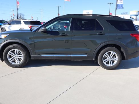 Used 2023 Ford Explorer XLT w/ Equipment Group 202A image 8
