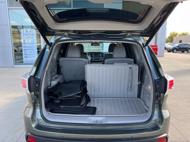 Used 2016 Toyota Highlander Limited AWD/4WD image 31