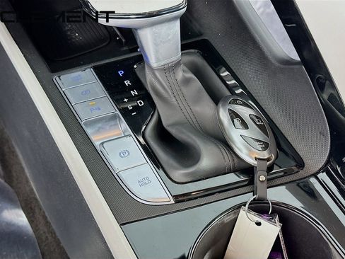 Used 2024 Hyundai Elantra Limited image 24