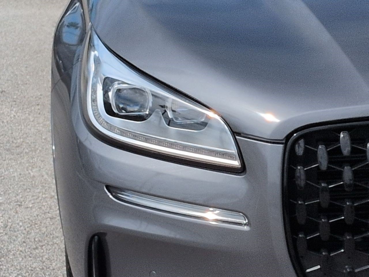 Certified 2026 Lincoln Corsair Reserve w/ Jet Appearance Package FWD image 11