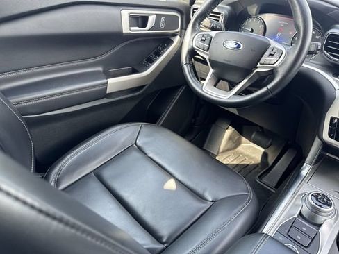 Used 2021 Ford Explorer XLT w/ Equipment Group 202A AWD/4WD image 17