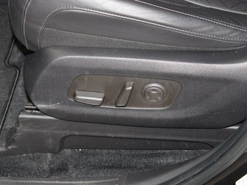 Used 2025 Kia Carnival FWD image 14