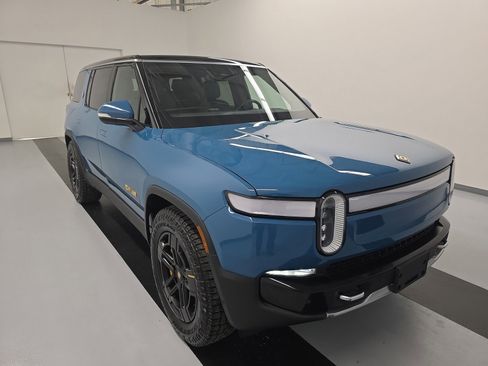 Used 2023 Rivian R1S Adventure AWD/4WD image 7