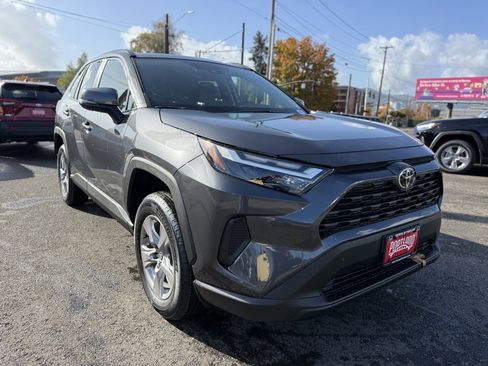Used 2025 Toyota RAV4 XLE image 2