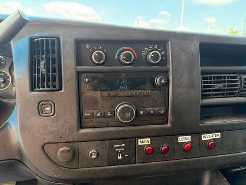 Used 2013 Chevrolet Express 2500 RWD image 20