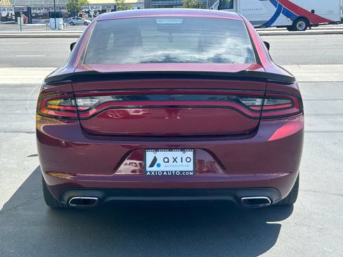 Used 2017 Dodge Charger SE RWD image 5