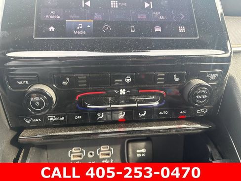 Used 2024 Jeep Grand Cherokee Altitude AWD/4WD image 11