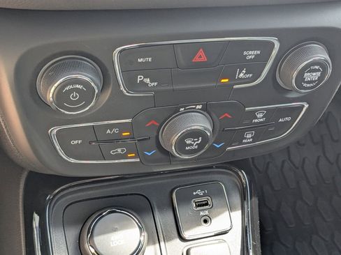 Used 2021 Jeep Compass Limited w/ Sun and Sound Group image 23